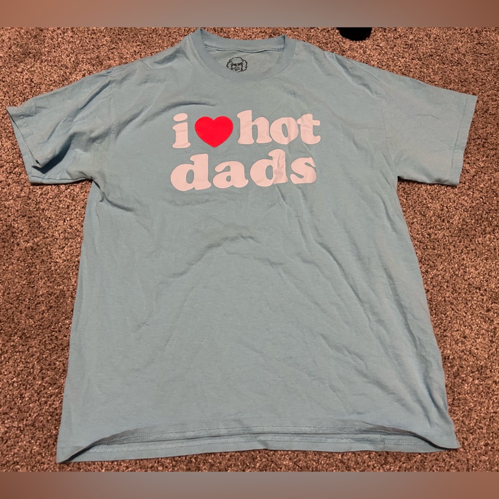 Danny Duncan “I <3 Hot Dads” Graphic Tee Size M